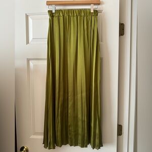 Zara NWT Pleated Green Skirt - Size XS